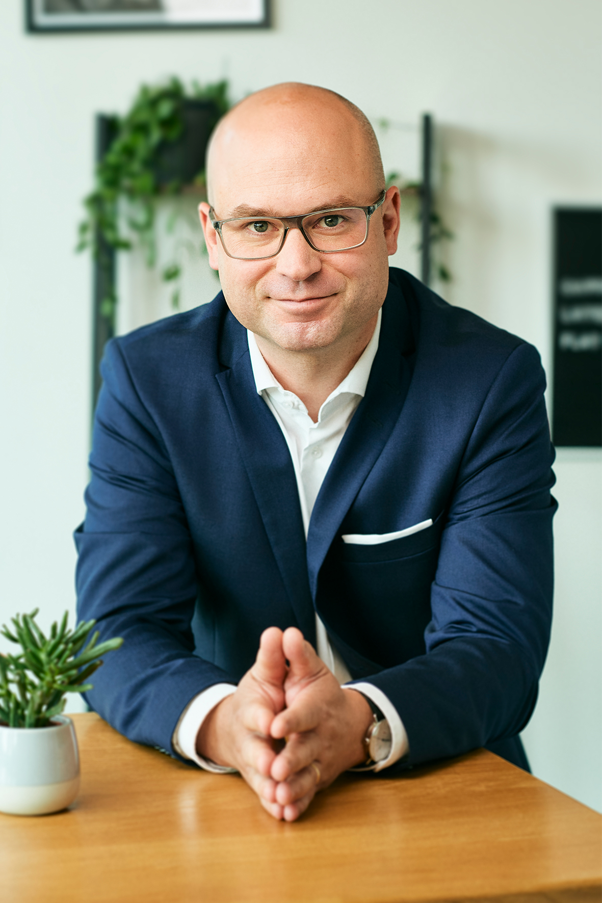 Sven R. Becker